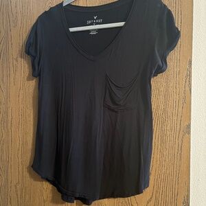 V-neck pocket tee
